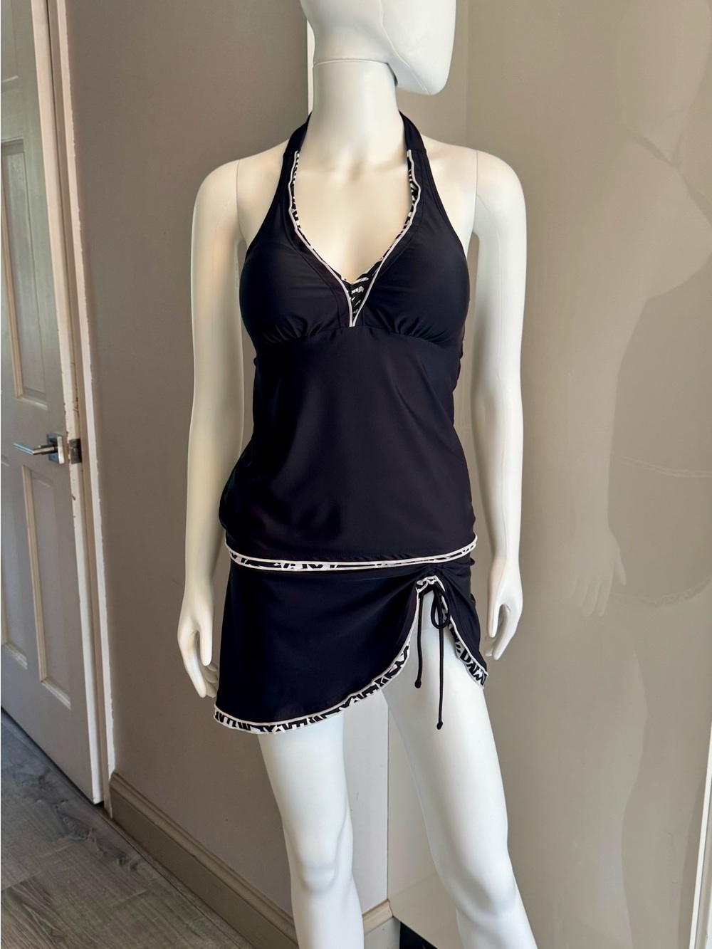 Women’s Black Halter Tankini with Skirt Swim Set size Small